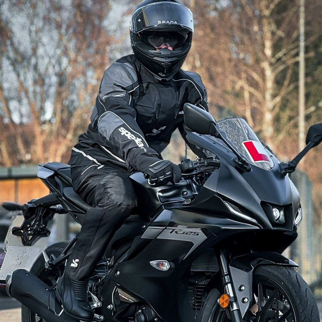 black motorcycle suit and helmet SULAITE Knight Body Armor Twenty-Eight 1-Piece Race Suit -