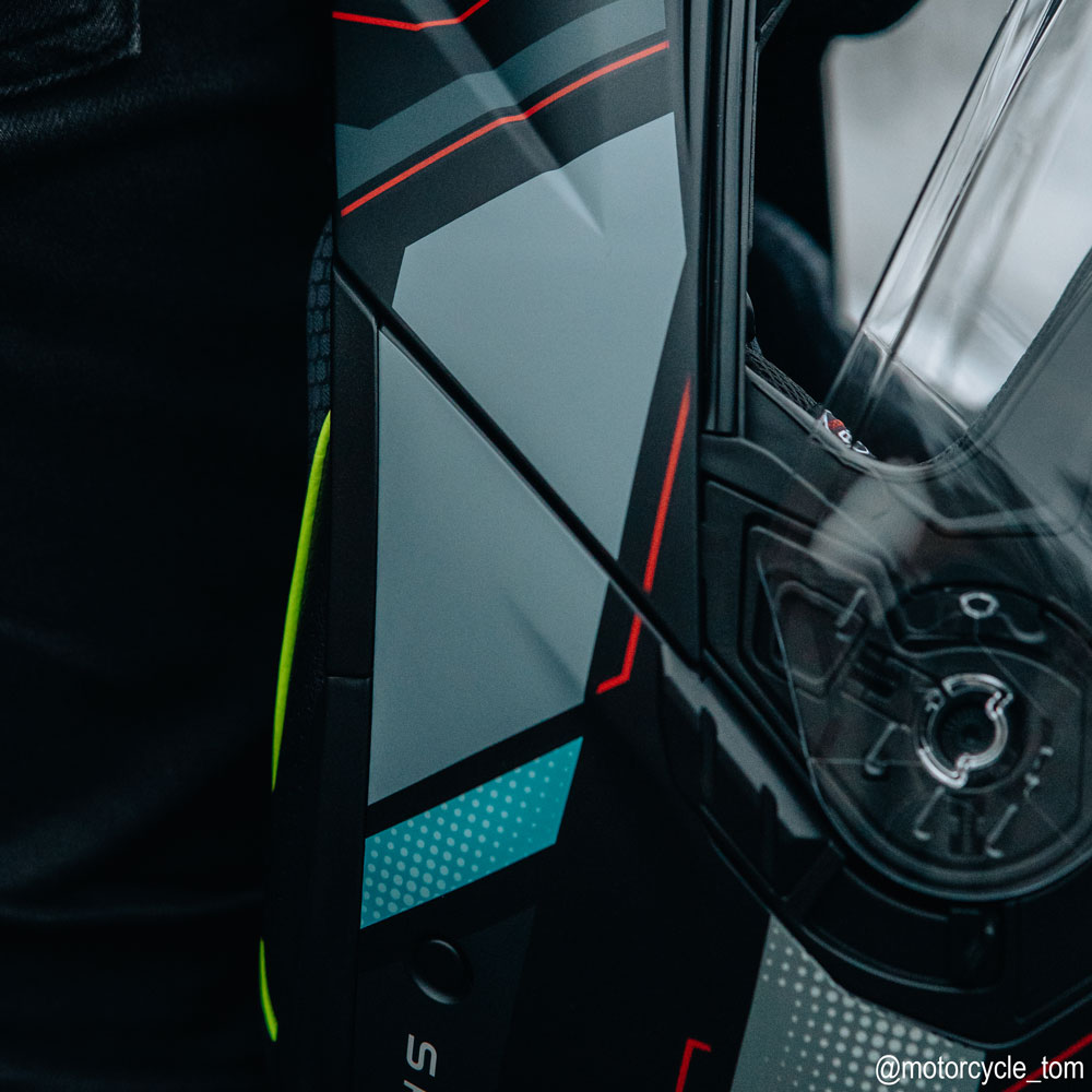 closeup of graphic on spada motorbike helmet