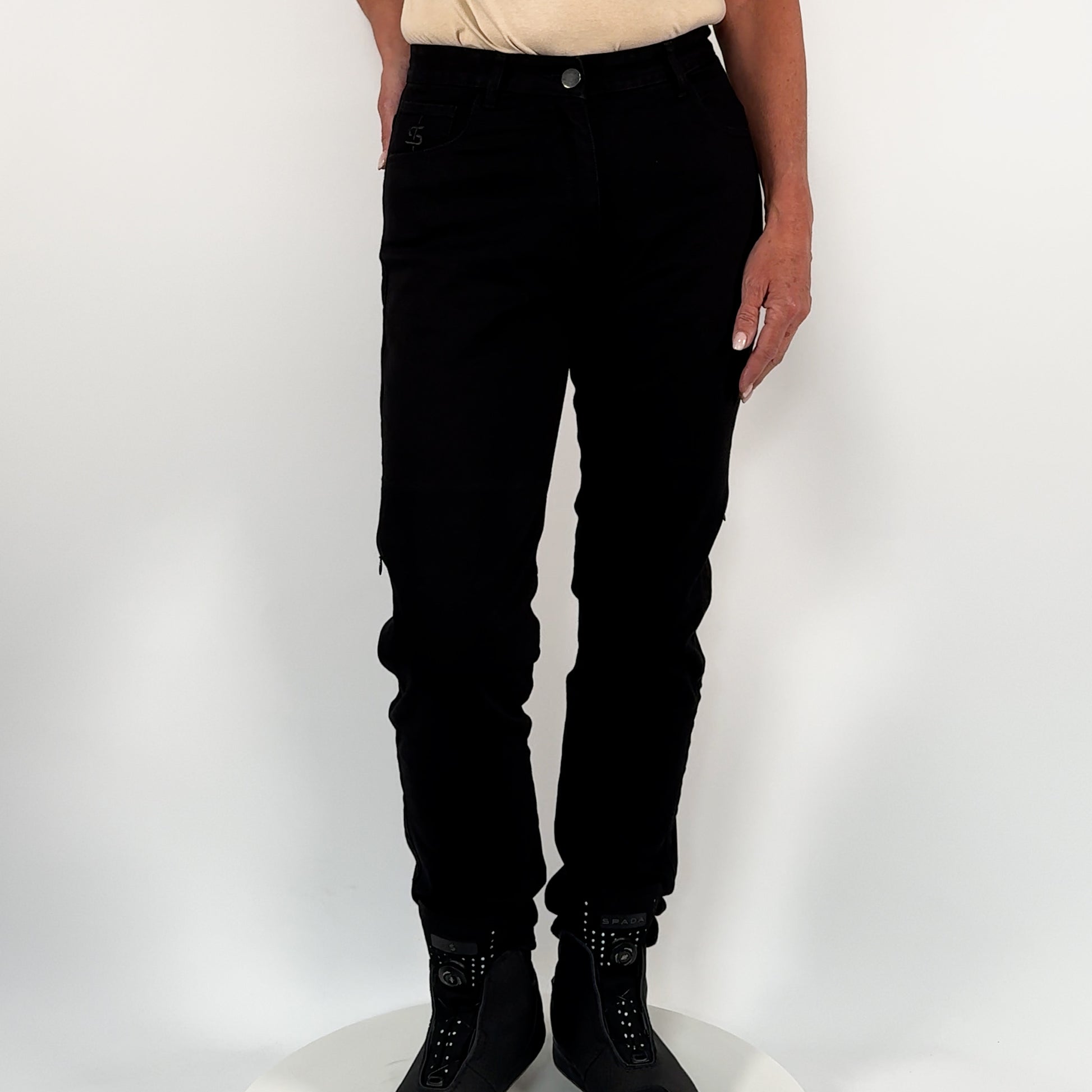 360-degree video of woman wearing Drifters ladies motorcycle jeans – full rotation showcasing fit and protection features