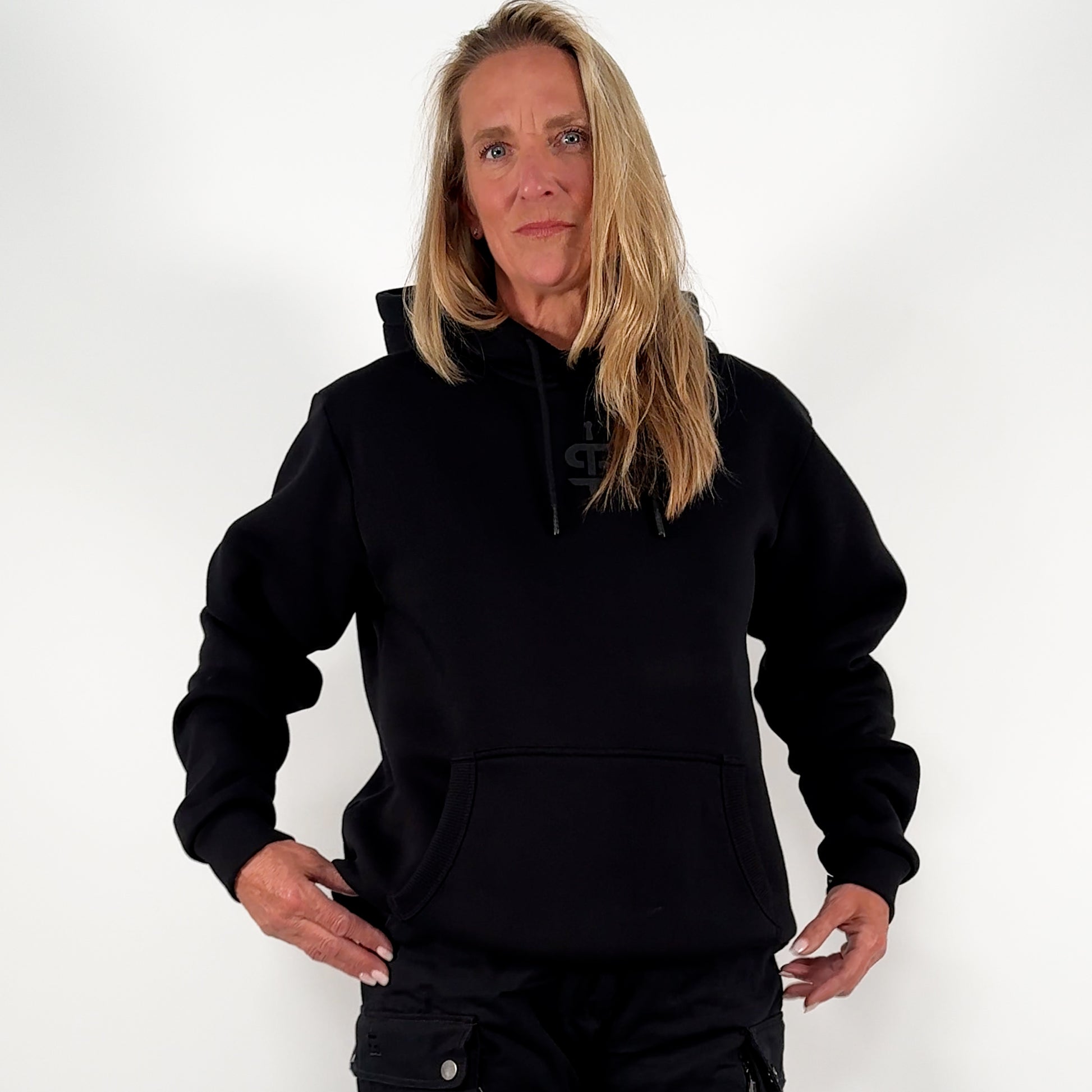 360 of woman wearing spada hoodie
