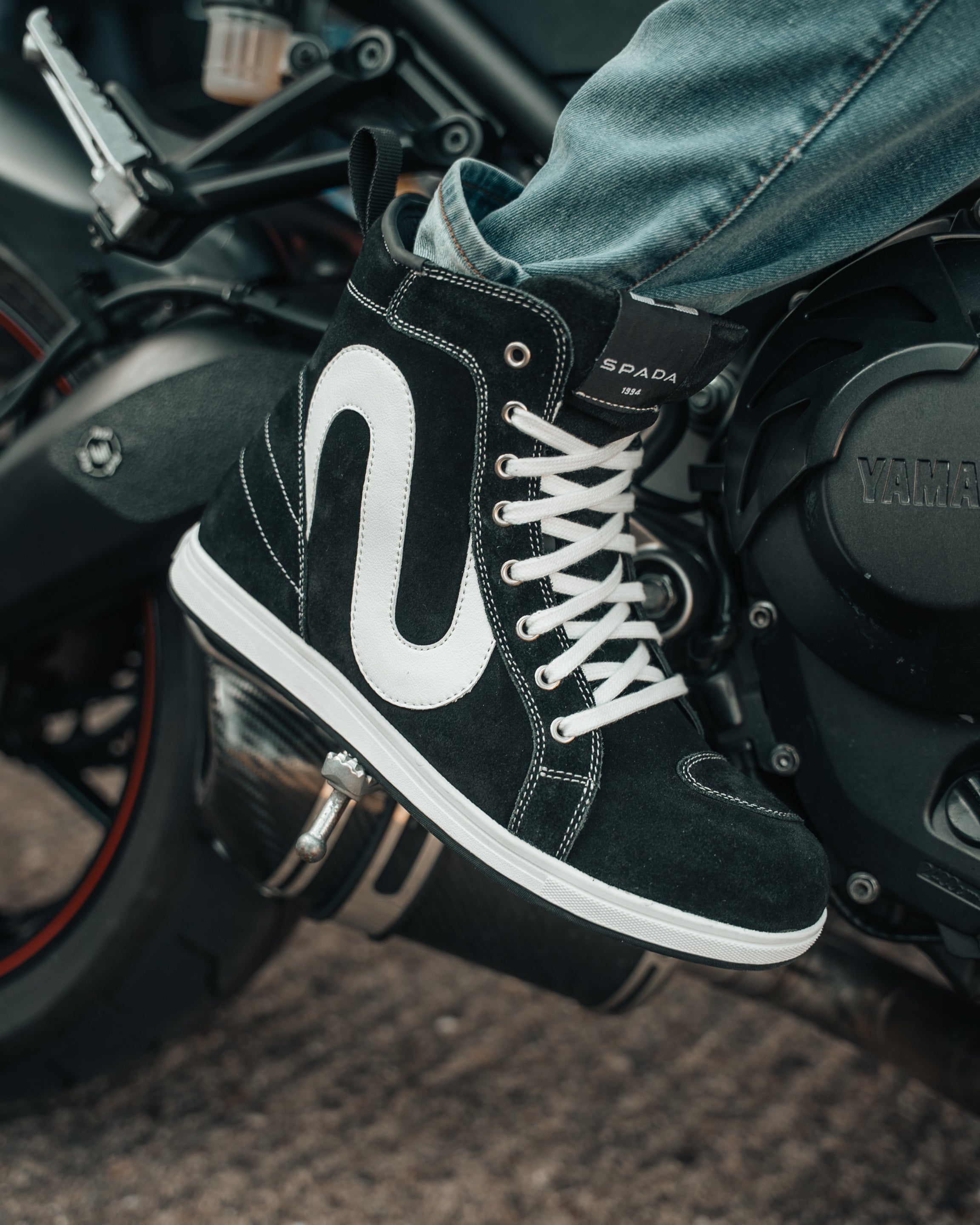 Strider S Waterproof Stealth Black Motorcycle Trainers – Spada